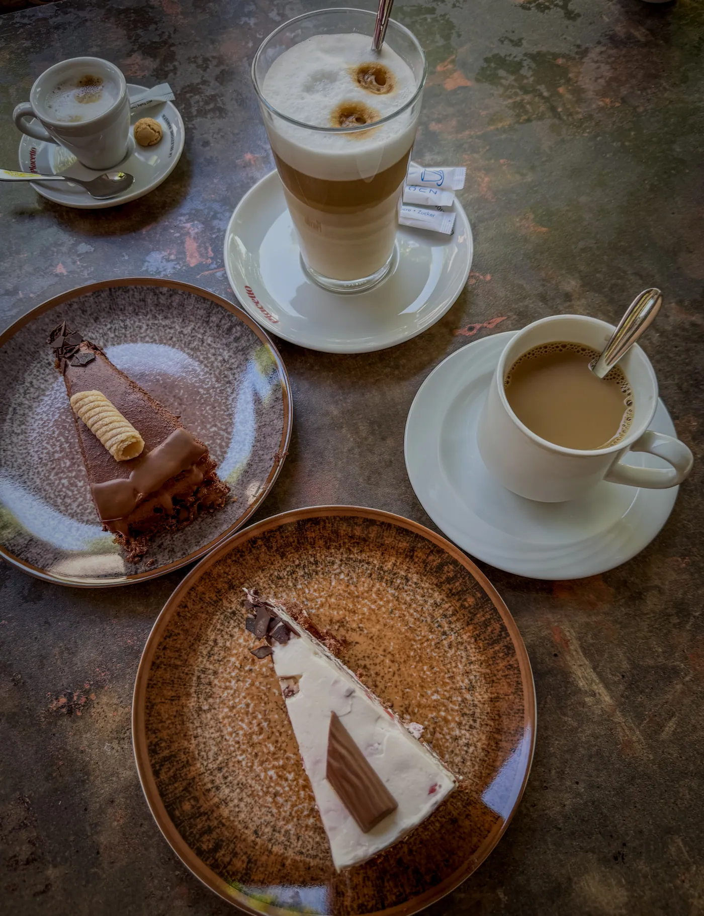 Kaffee und hausgemachte Torte