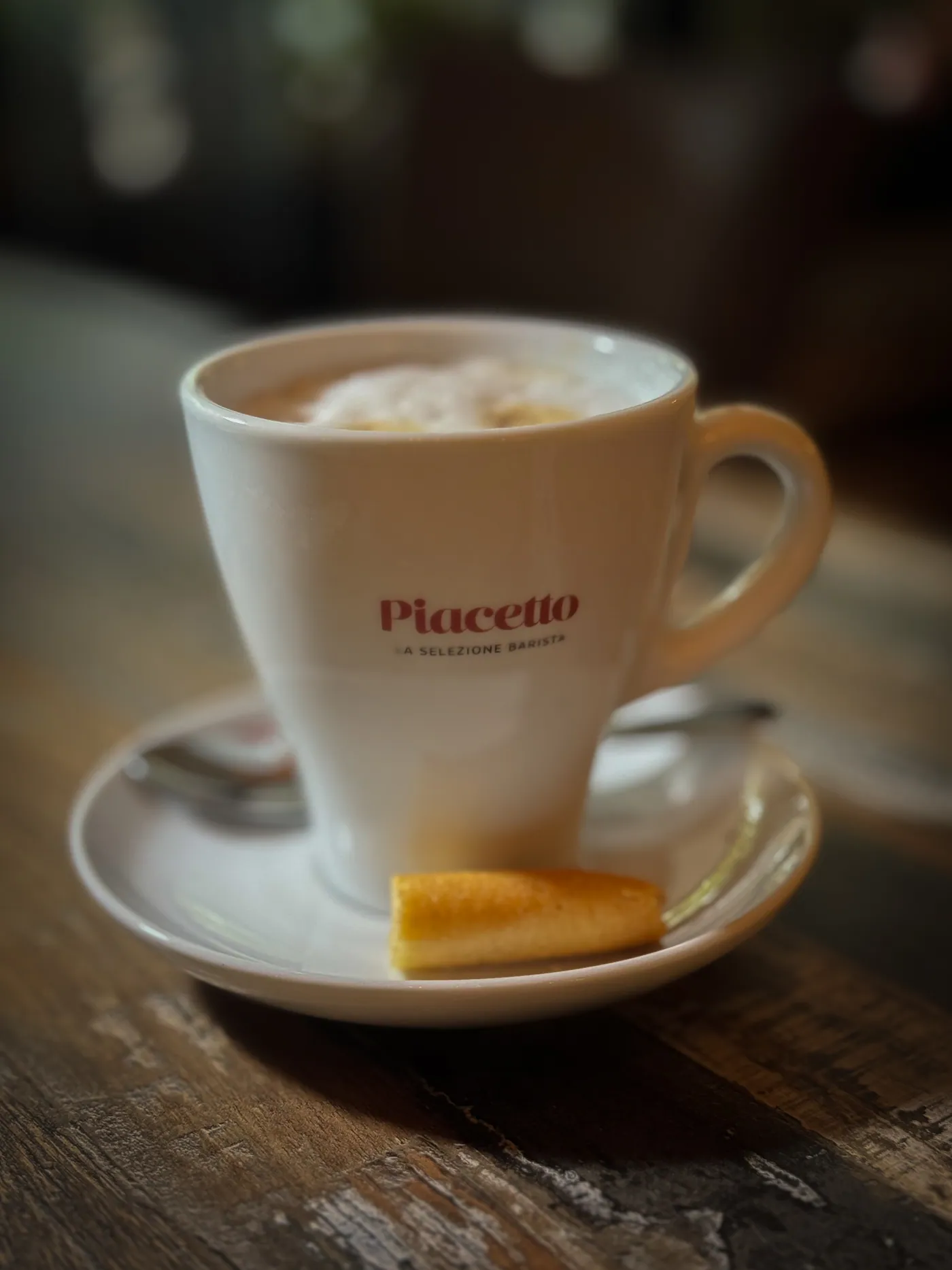 Kaffee und hausgemachte Torte